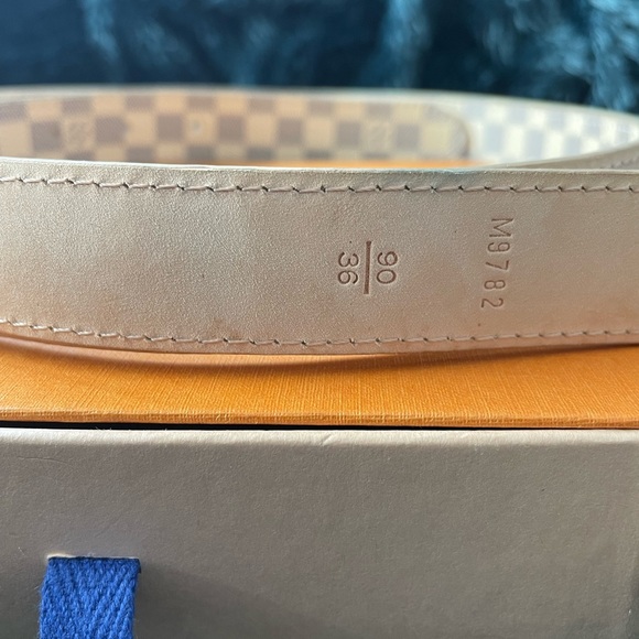 Louis Vuitton Damier Azur belt, size 90|36. Worn less than 5 times. - Picture 5 of 6
